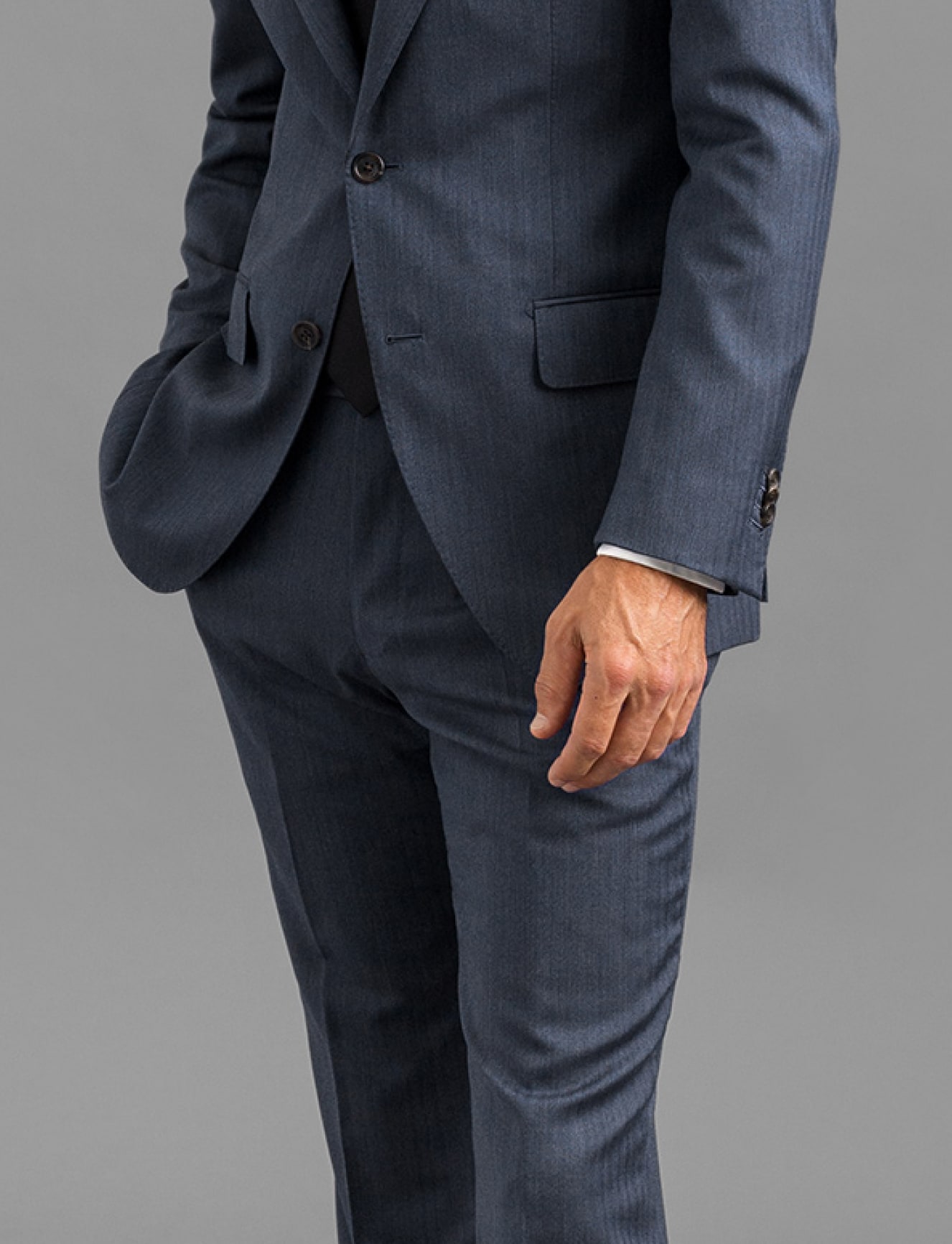 Men's suit with focus on midsection, detailing the perfect sleeve length