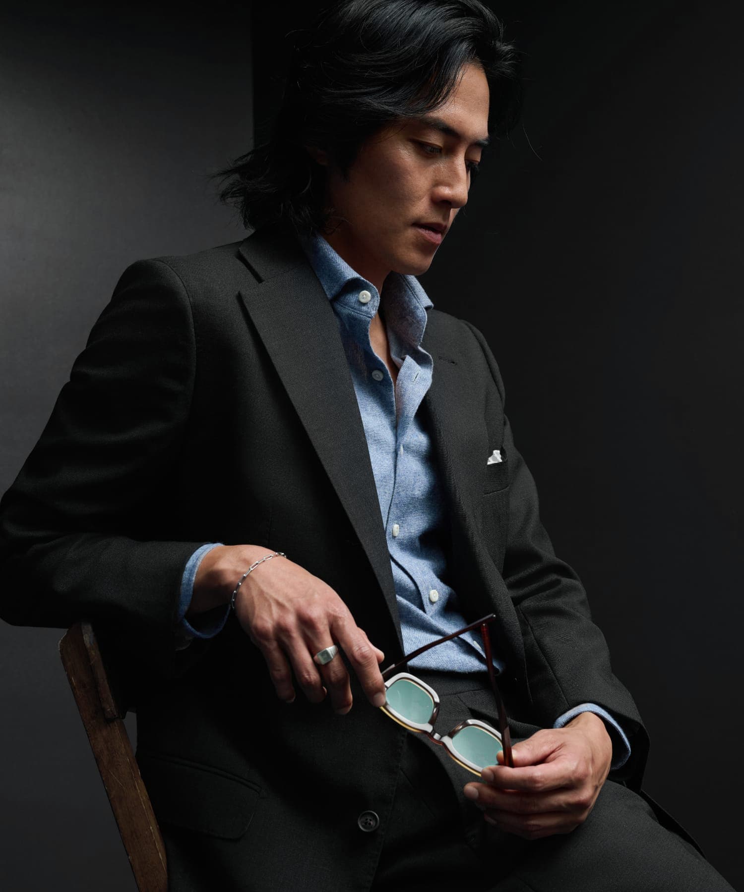 Man wearing a classic navy suit, paired with a tie and dress shirt