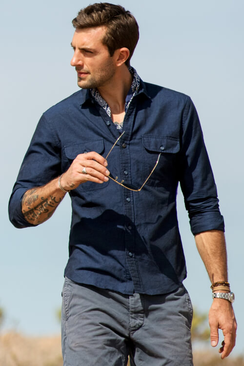 How An Untucked Shirt Should Fit: Guide To Button-Ups, T-Shirts, Polos ...