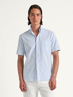 The Short Sleeve Lightweight Oxford Cloth Shirt in Light Blue Wide