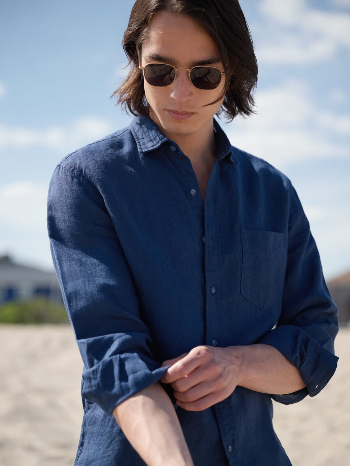 The Washed Linen Shirt in Navy