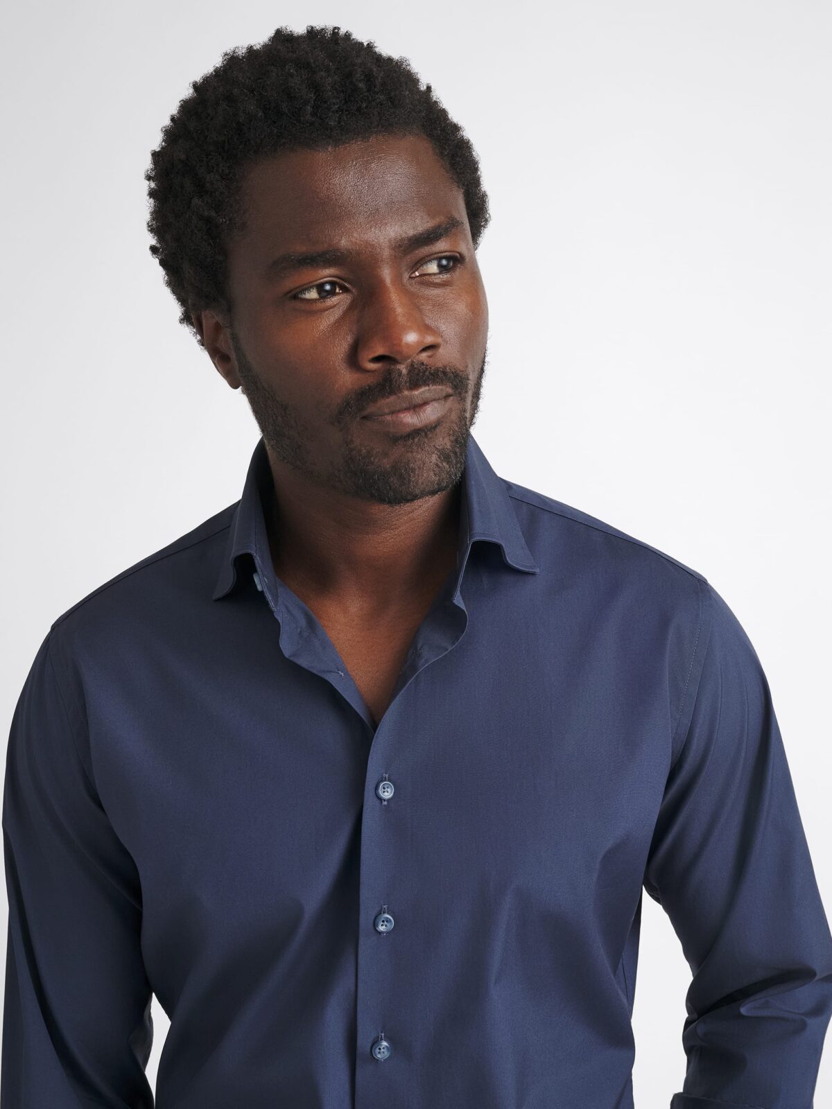 The Wrinkle-Resistant Broadcloth Dress Shirt in Navy