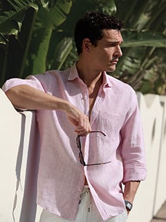 The Baird McNutt Irish Linen Shirt in Red Chambray