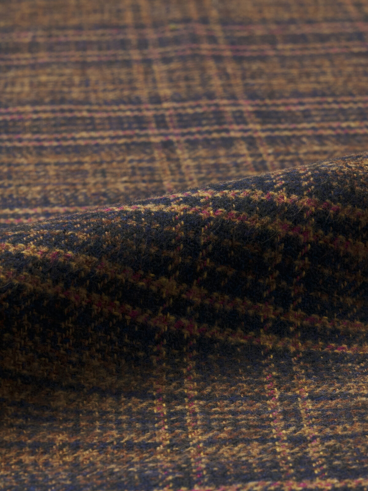 The Low Twist Shirt in Dark Hickory Ombre Plaid