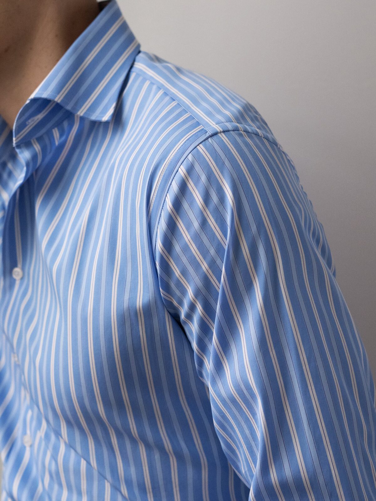 The Thomas Mason Luxury Broadcloth Shirt in Blue and White Multi