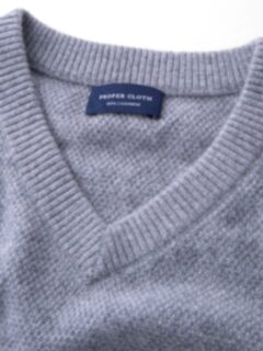Light Grey Cobble Stitch Cashmere V-Neck Sweater Product Thumbnail 2