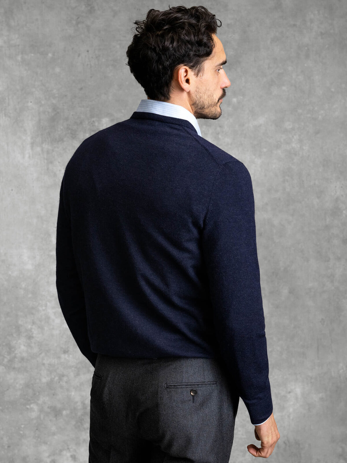Navy Biella S130s Merino V-Neck Sweater | Proper Cloth