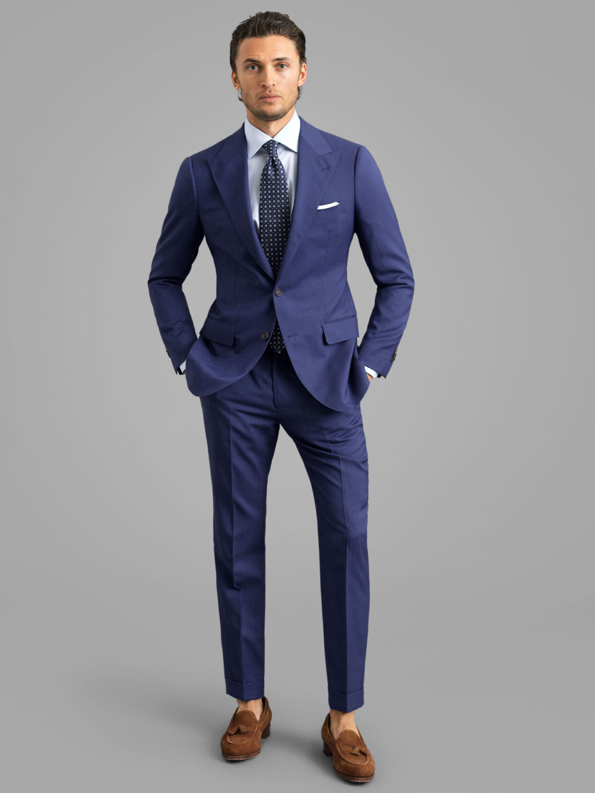 overførsel impressionisme kontanter Peak Lapel VBC Blue Tropical Wool Fresco Allen Suit - Custom Fit Tailored  Clothing